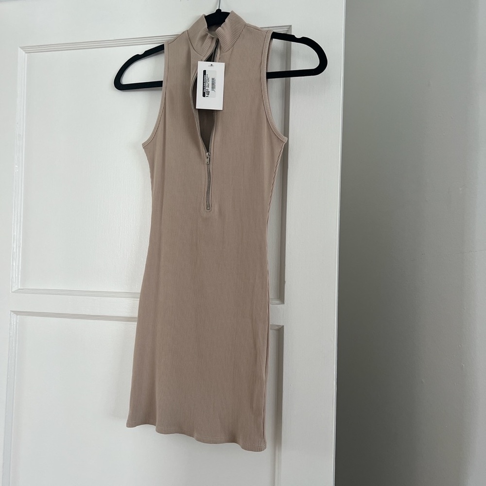 Tan bodycon dress with zipper in the front